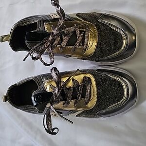 GBG women's shoes size 7.